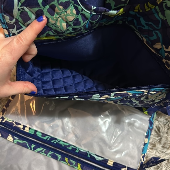 Vera Bradley Travel Bag - Picture 5 of 9
